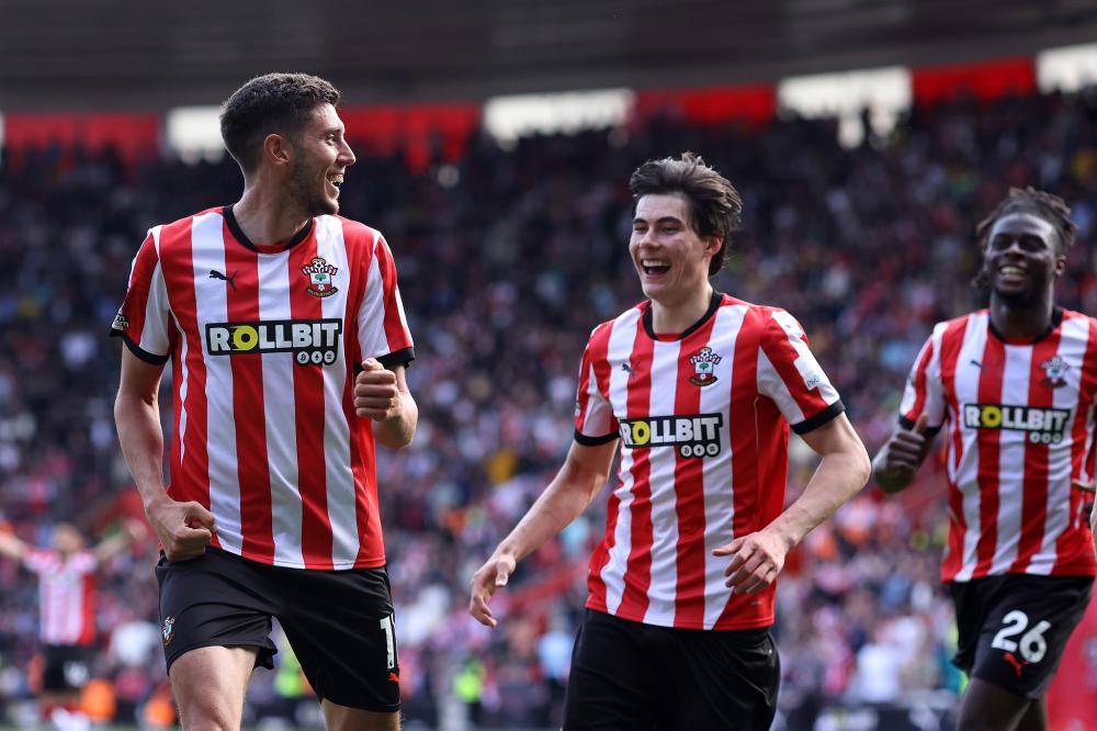 弗里克：佩德里有可能首发；收到消息后我起床看了皇马的集锦